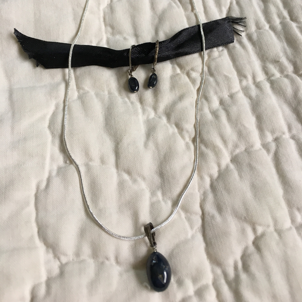 Rough sapphire earring and necklace set